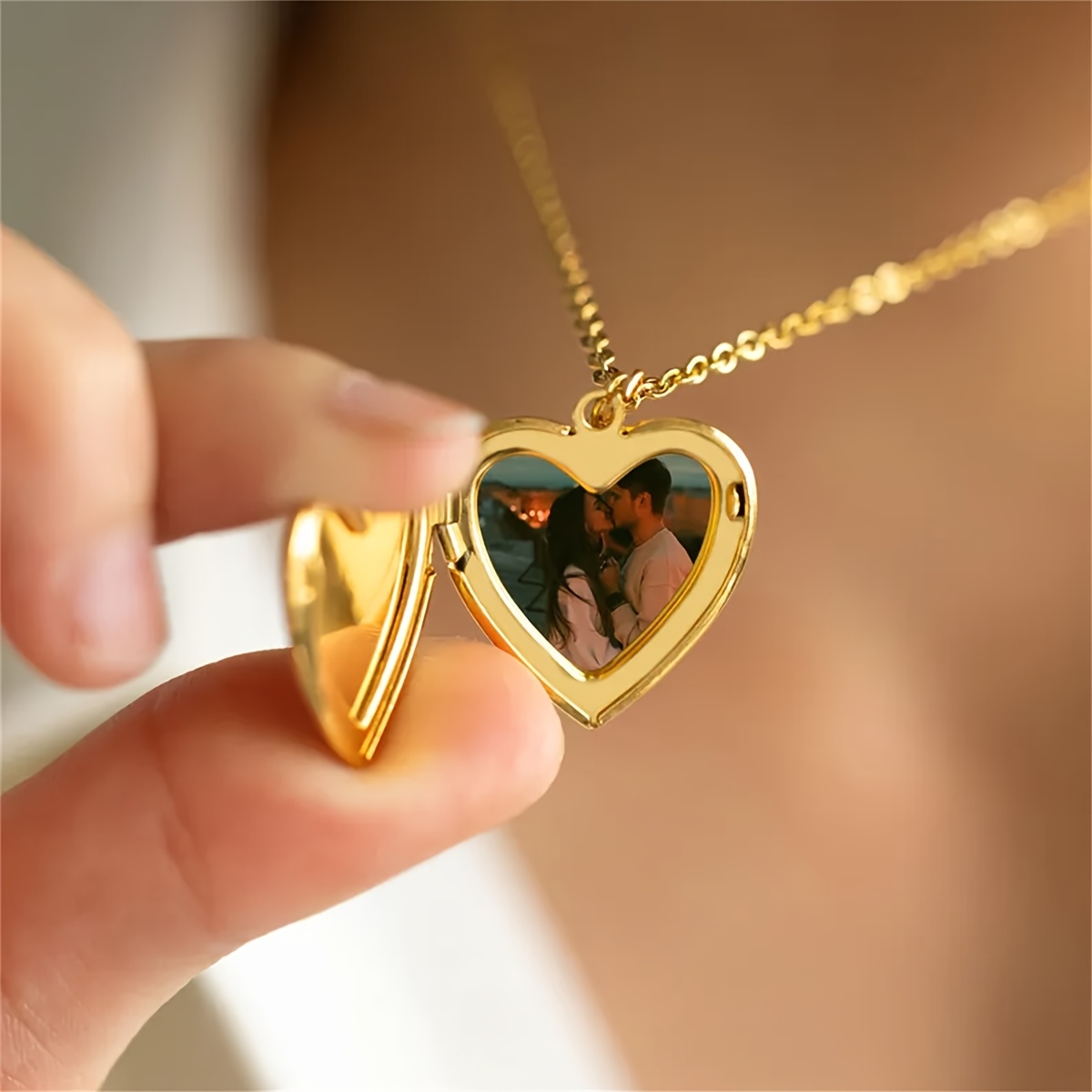 Personalized 1/2 Picture Heart - Heart Locket Necklace Photo 评论和价格