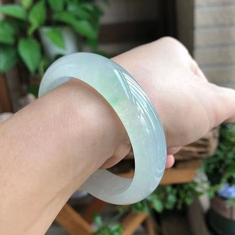 jade women, round shape, trans - Bracelets 评论和价格