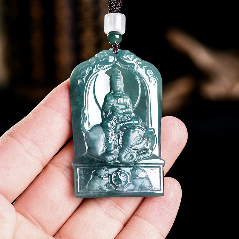 Natural Burmese Jadeite Guanyi - Necklaces 评论和价格