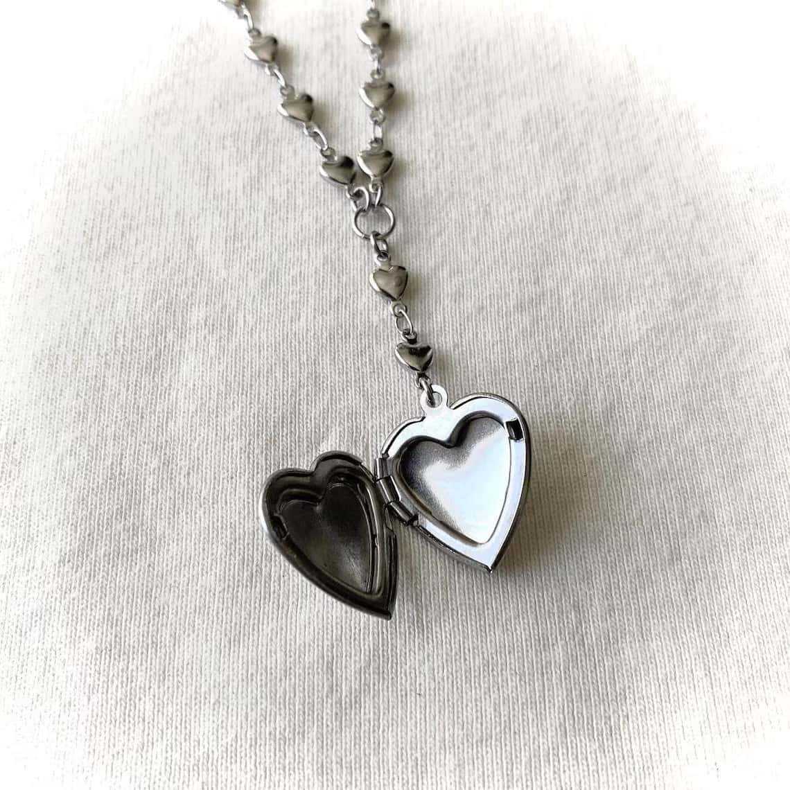 Rosary Lariat Chain Necklace w - Heart Locket Necklace Photo 评论和价格