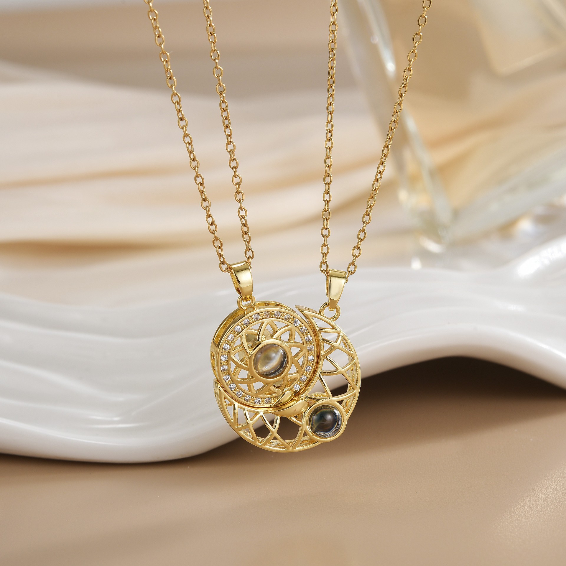 Couples Magnetic Necklaces Sun - Magnetic Couple Matching Necklaces 评论和价格