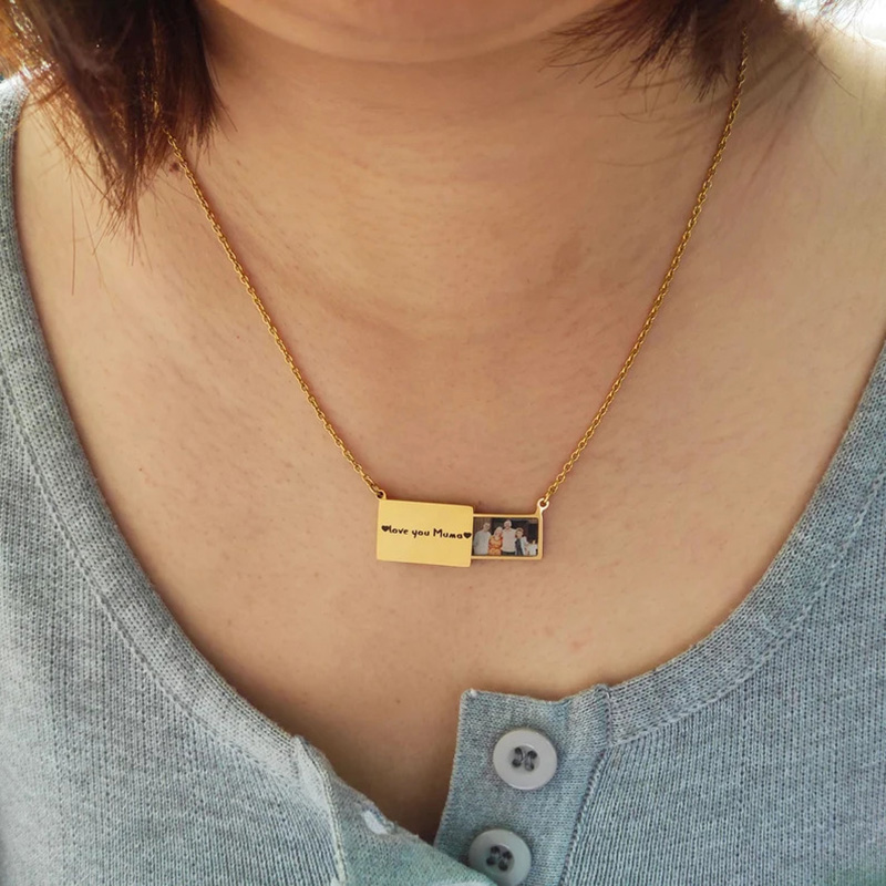 Personalized Stainless Steel P - Heart Locket Necklace Photo 评论和价格