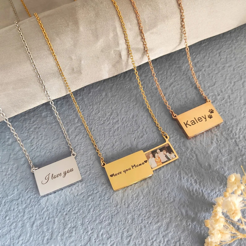 Personalized Stainless Steel P - Heart Locket Necklace Photo 评论和价格