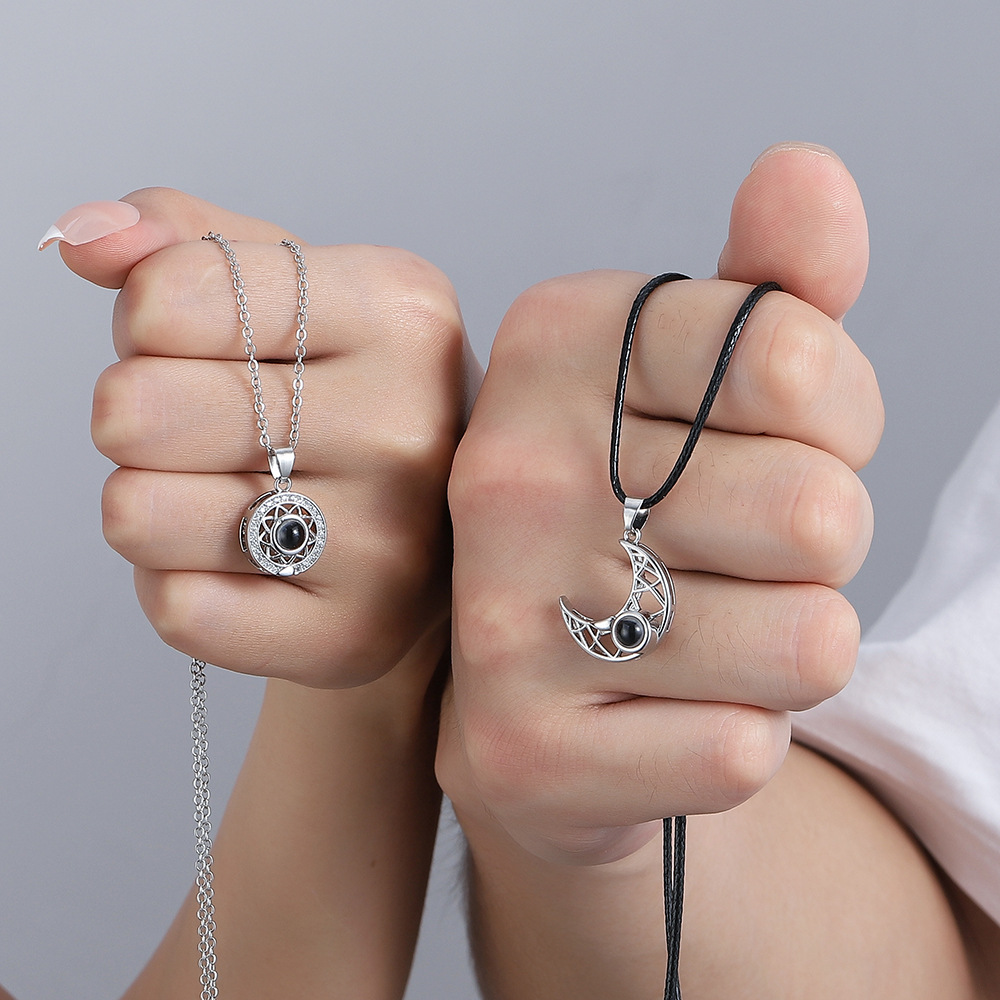 2PCS Magnetic Couple Matching  - Magnetic Couple Matching Necklaces 评论和价格