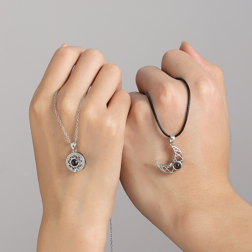 2PCS Magnetic Couple Matching  - Magnetic Couple Matching Necklaces 评论和价格