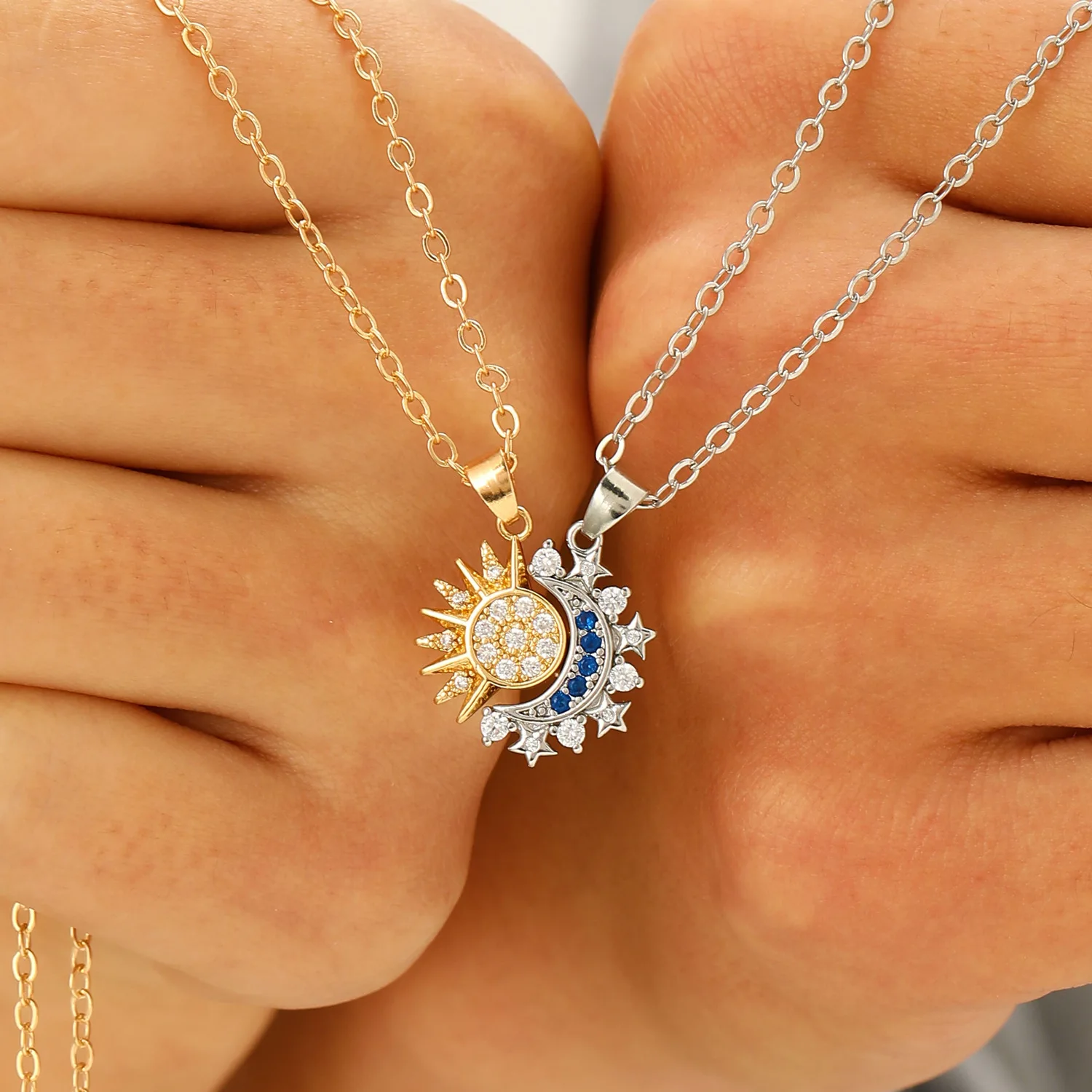 Fashion Shiny Rhinestone Sun M - Magnetic Couple Matching Necklaces 评论和价格