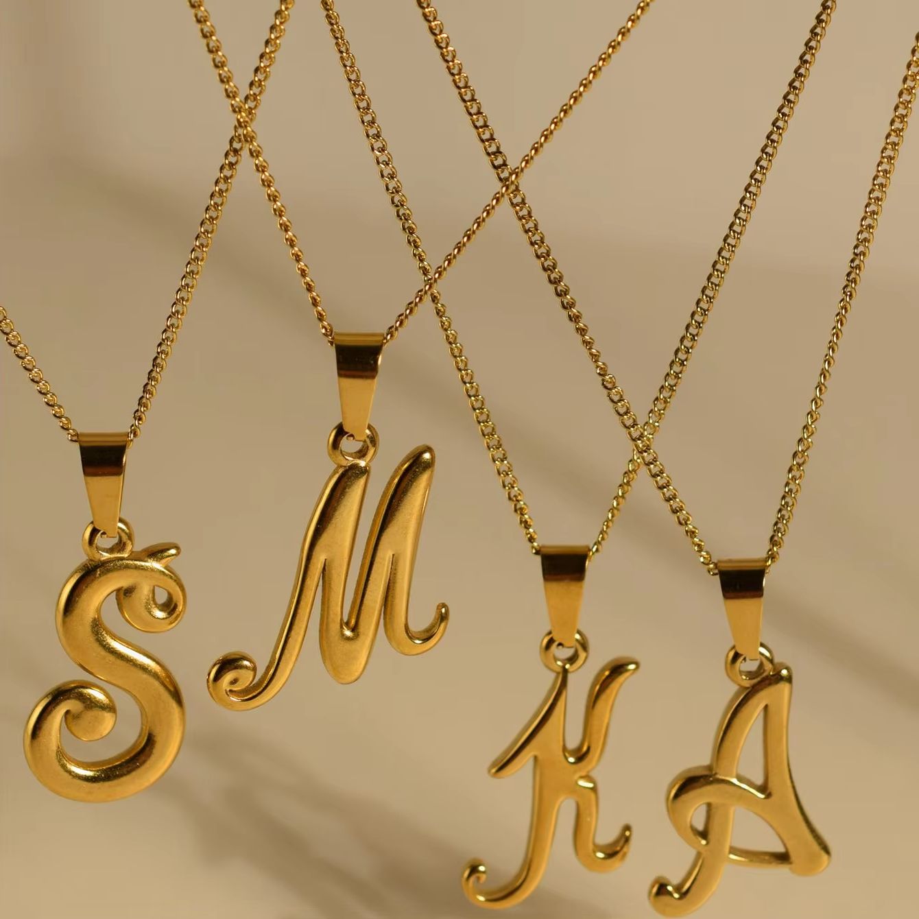 18k Gold Stainless Steel Vinta - Initial Letter Necklace 18K Gold 评论和价格