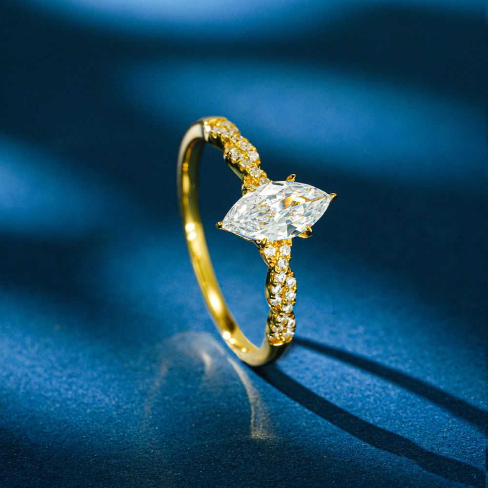 Lumira 100% 18K Gold Marquise  - Moissanite Engagement Ring 1 Carat 评论和价格