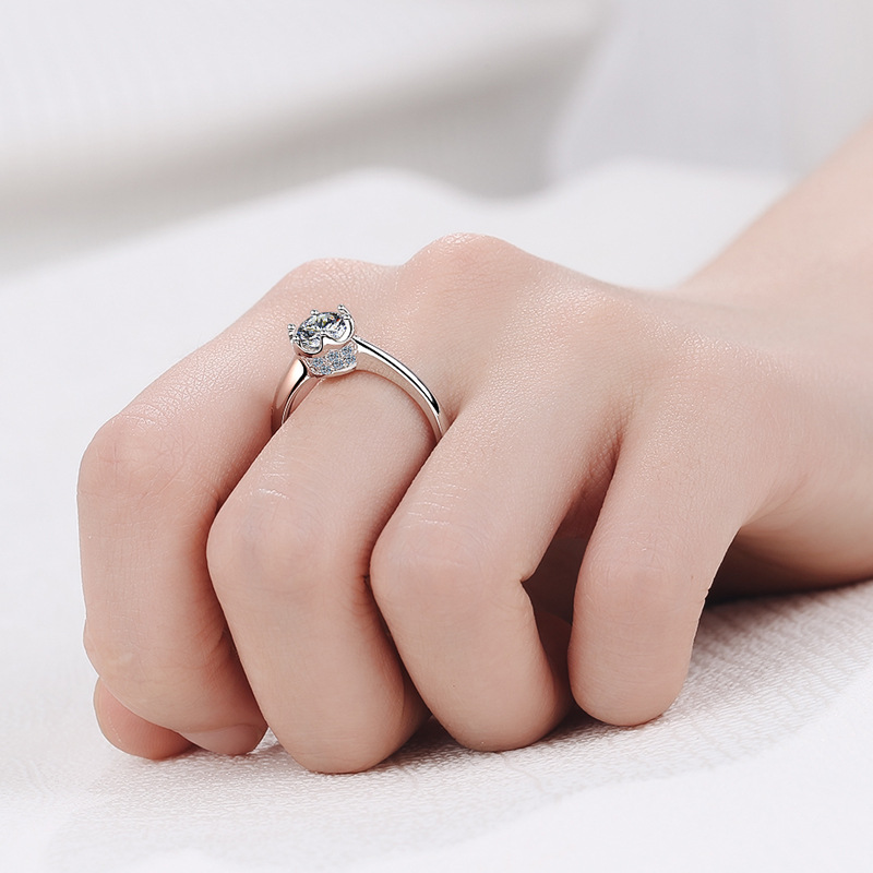 Exquisite Platinum PT950 Brigh - Moissanite Engagement Ring 1 Carat 评论和价格